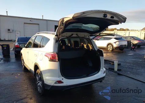 2016 Toyota Rav4 Le z USA, uszkodzony, nr VIN JTMBFREV6GJ096849